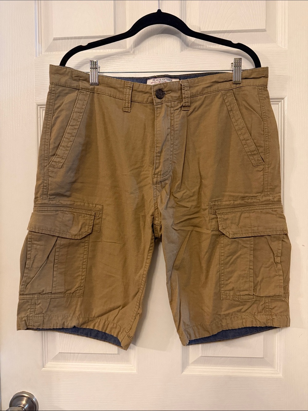 Men's Cargo Shorts in Tan with Utility Pockets